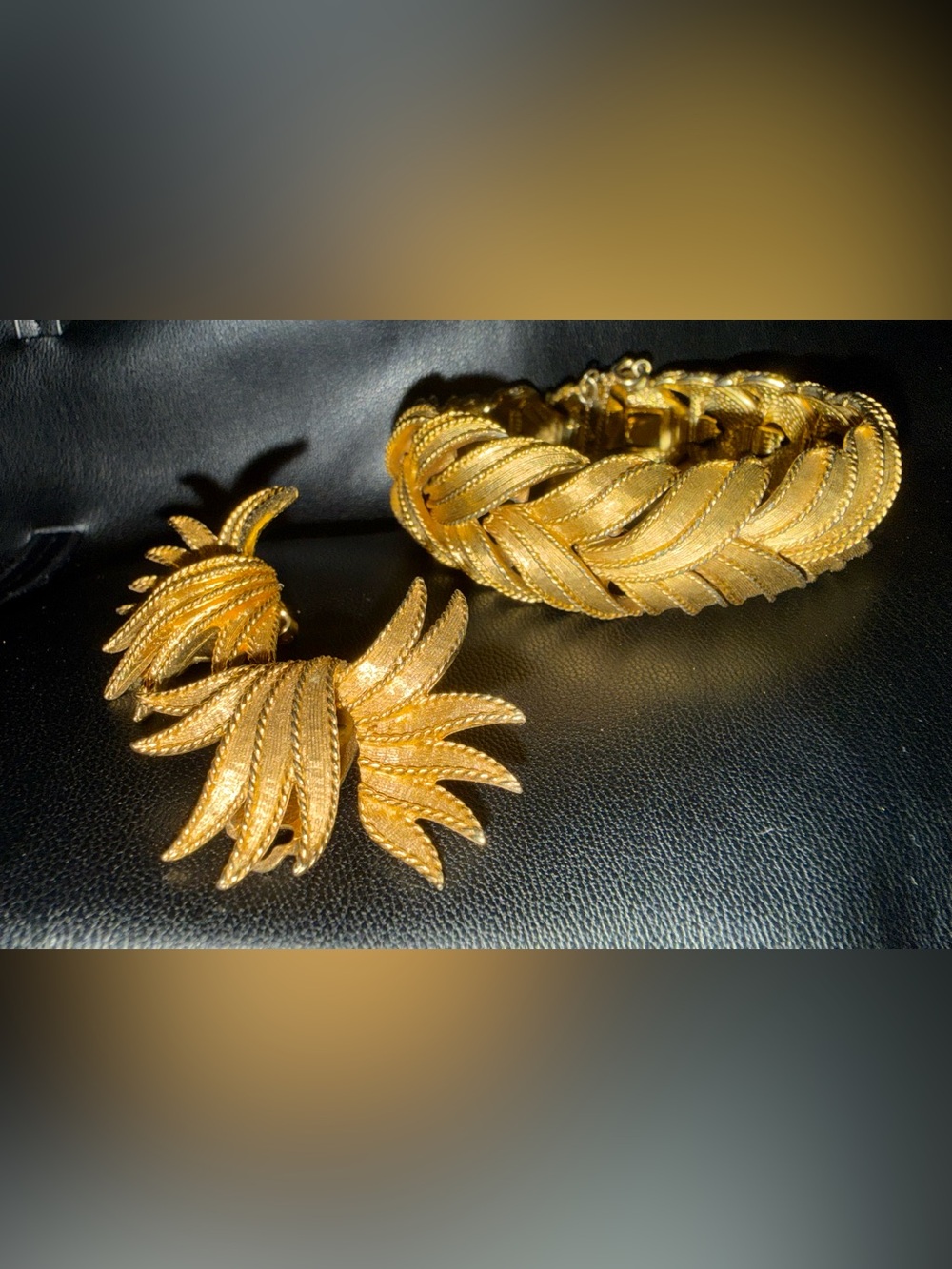 Vintage Boucher Leaf Gold Tone Bracelet and Statement Clip-On Earrings - Picture 8 of 13